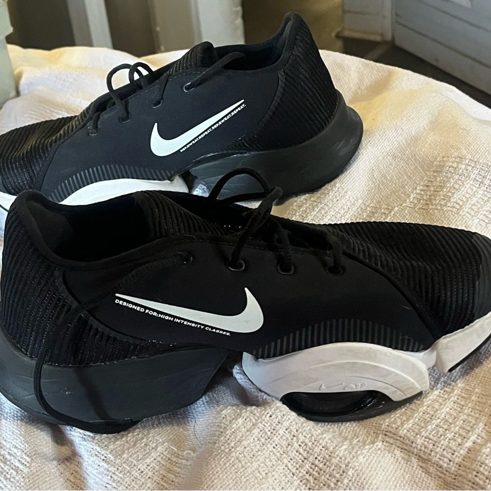 Nike Black and White Women’s  Air Zoom 2 Running Shoes